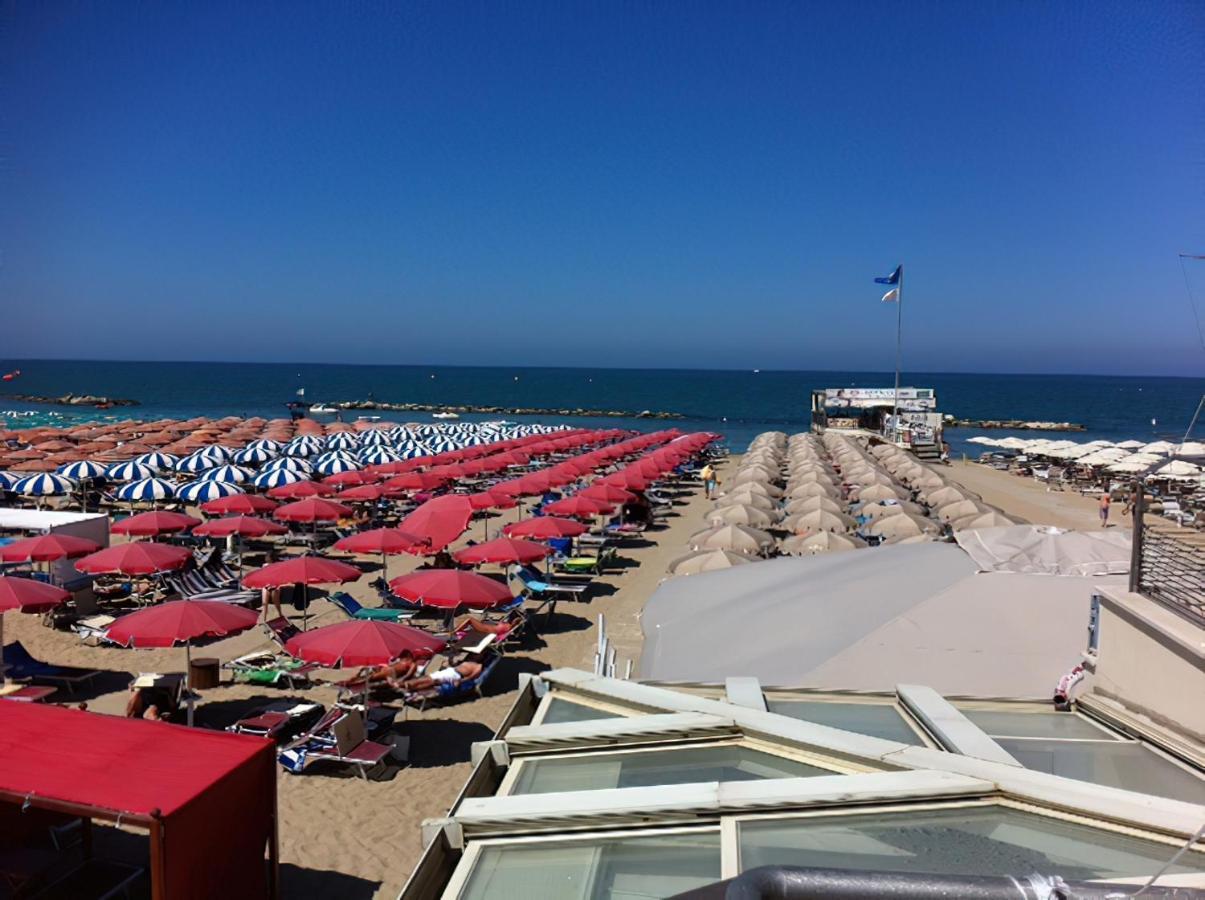 Hotel Eden B&B Cattolica Exterior foto