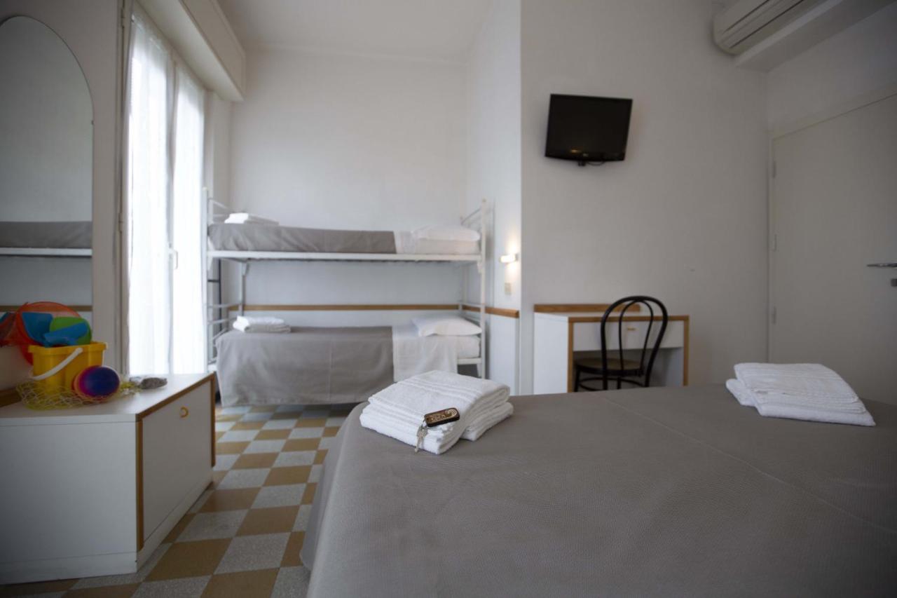 Hotel Eden B&B Cattolica Exterior foto
