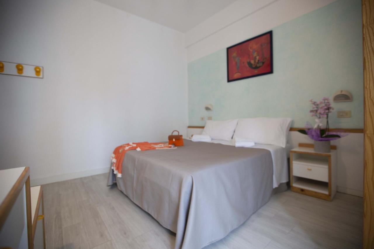 Hotel Eden B&B Cattolica Exterior foto
